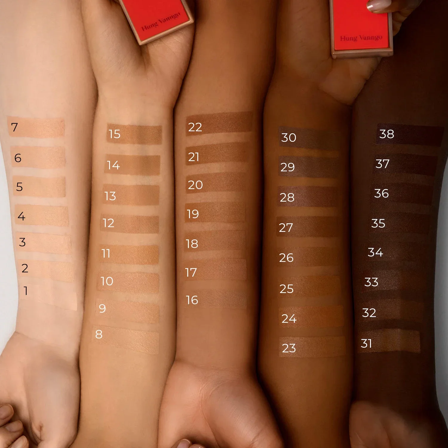 Red Carpet Skin Luminous Longwear Serum Foundation — foto 3 de 48