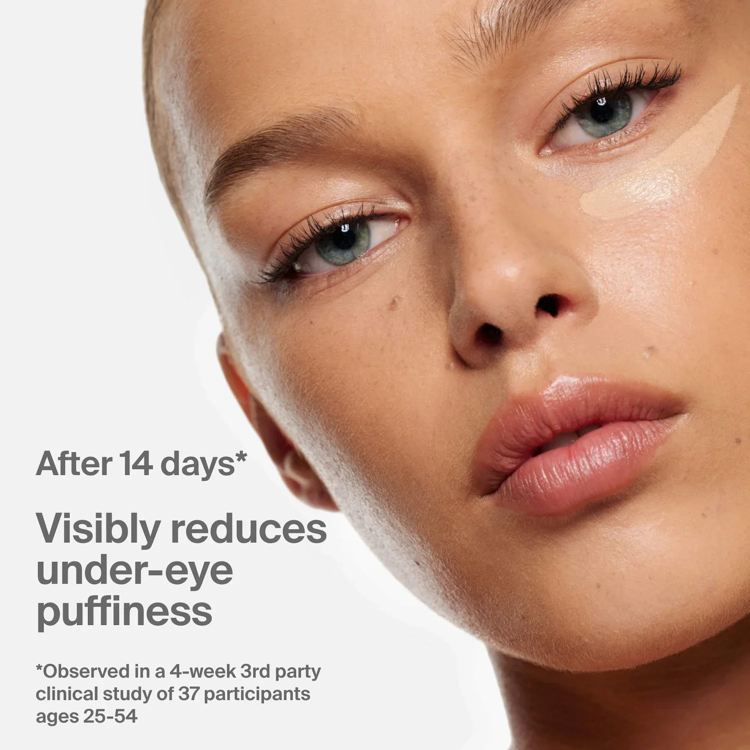 Triclone Skin Tech Hydrating + De-puffing Concealer with Fermented Arnica — foto 7 de 41
