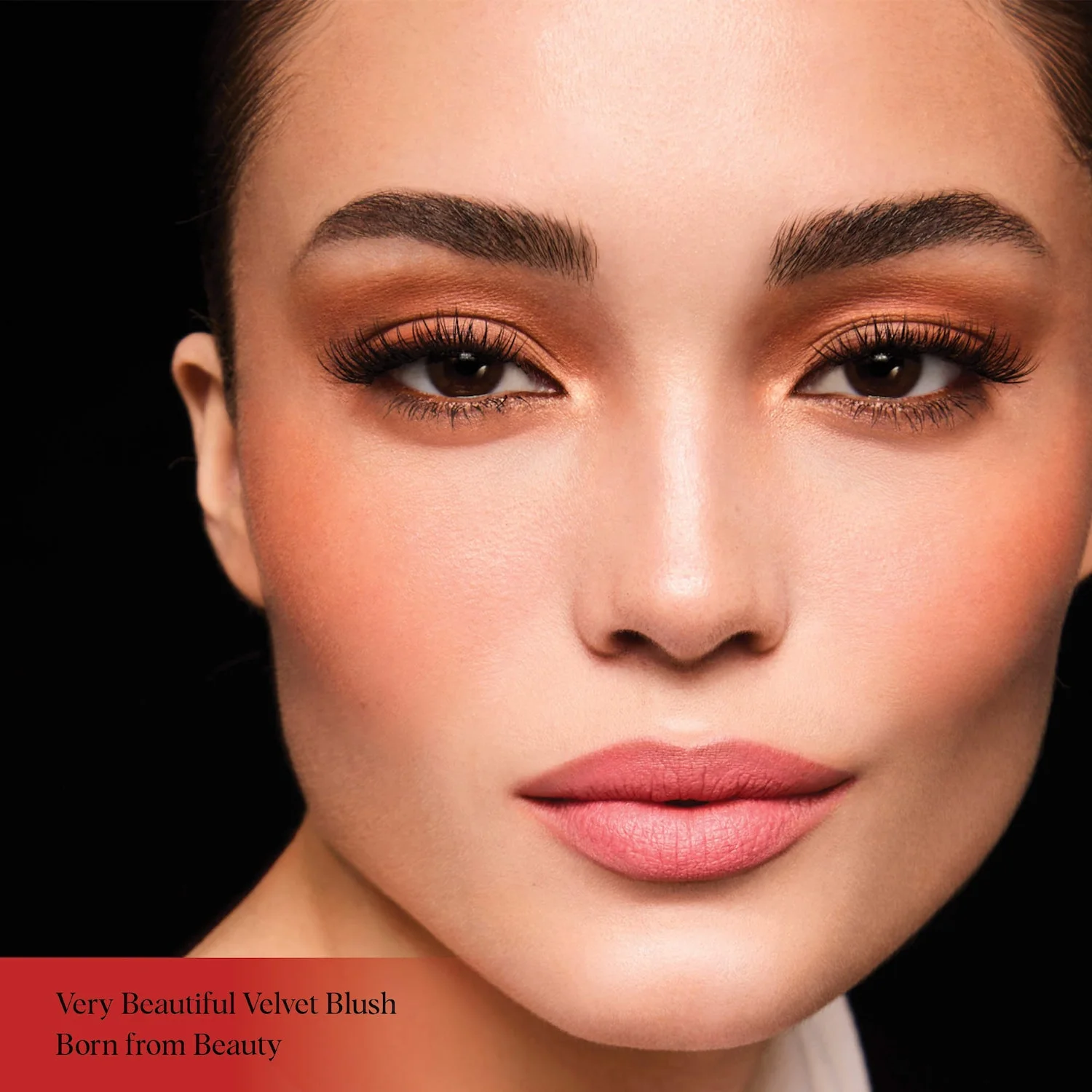 Very Beautiful Matte Velvet Blush — foto 2 de 14