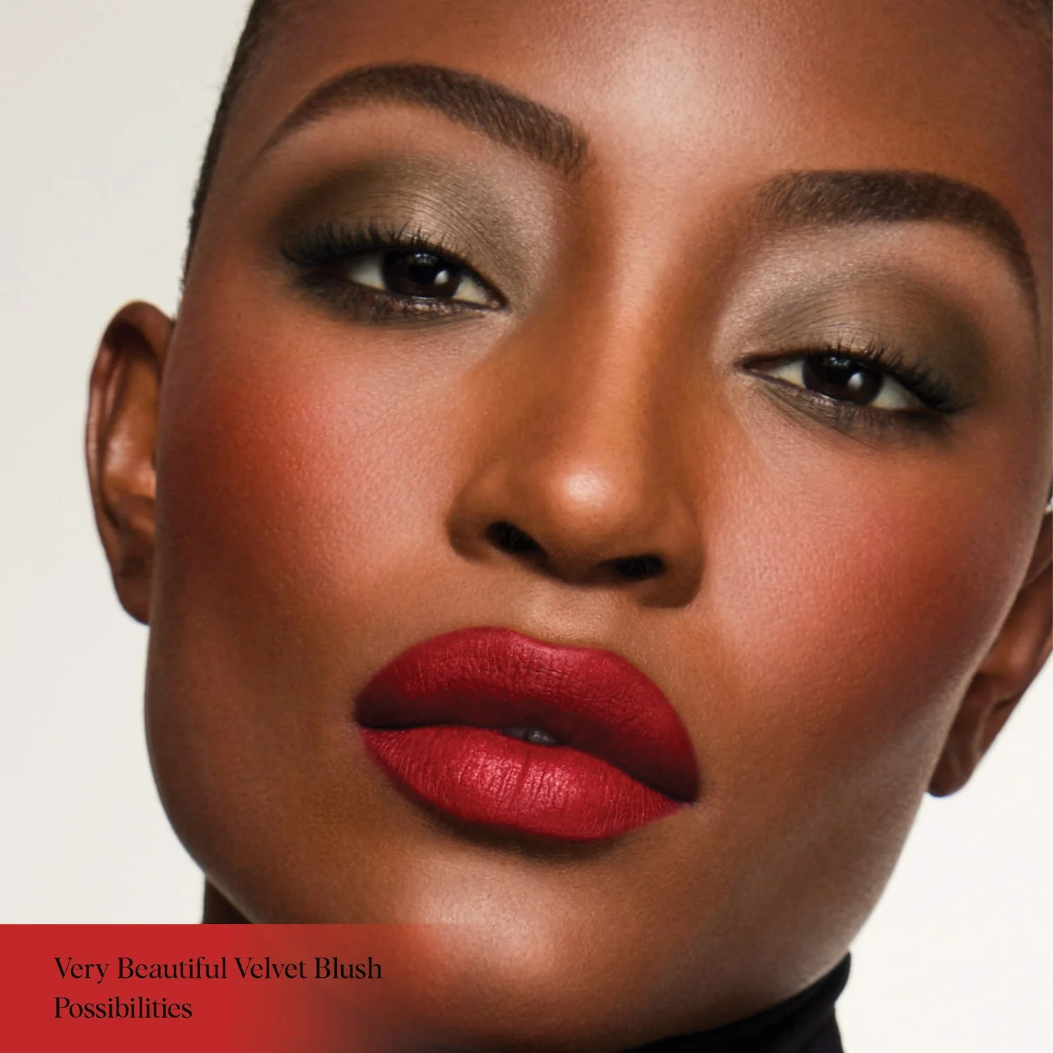 Very Beautiful Matte Velvet Blush — foto 5 de 14