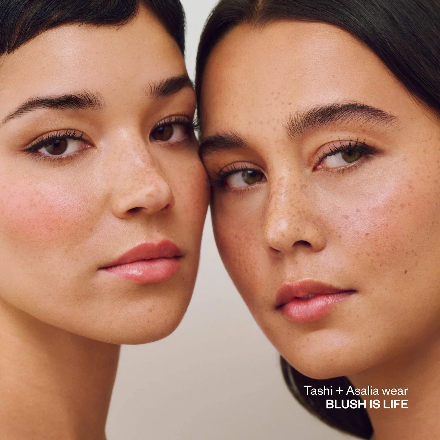 Mini Blush is Life Baked Talc-Free Dimensional + Brightening Blush — foto 6 de 8
