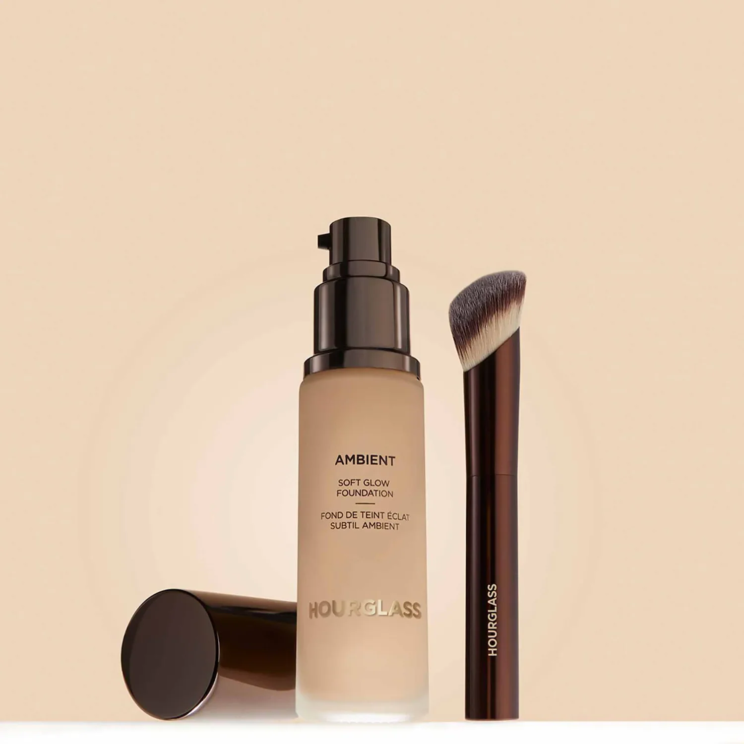 Ambient Soft Glow Foundation Brush — foto 3 de 3