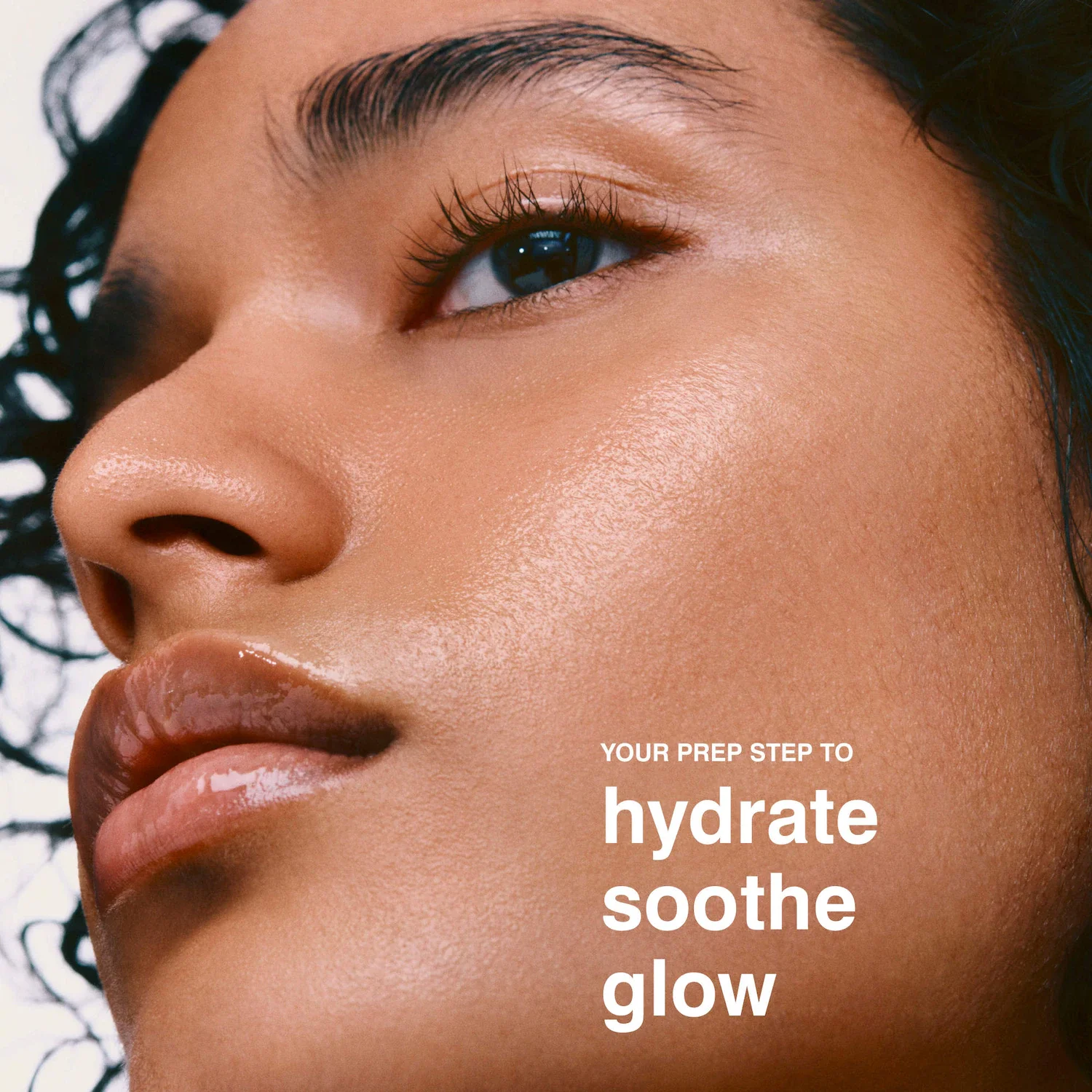 Glazing Milk Hydrating Ceramide Facial Essence — foto 3 de 12
