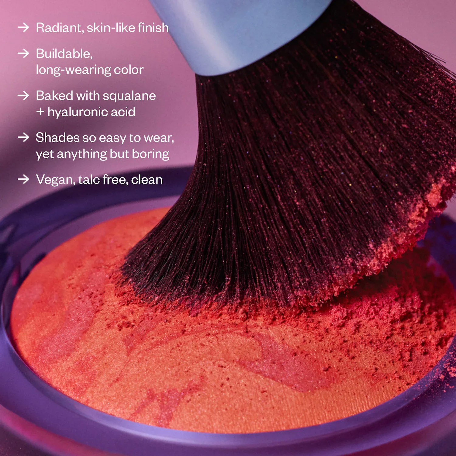 Blush is Life Baked Talc-Free Dimensional + Brightening Blush — foto 4 de 18