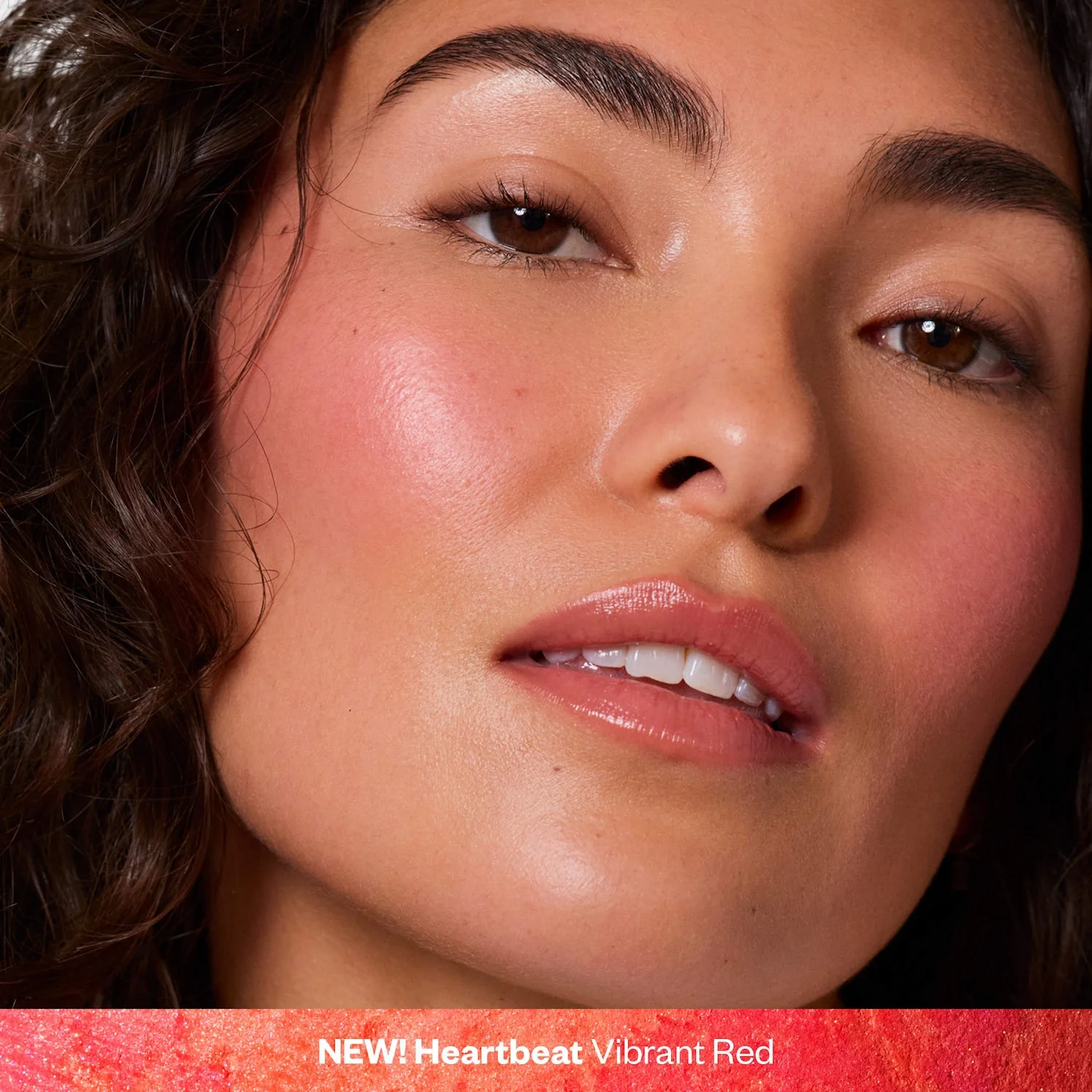 Blush is Life Baked Talc-Free Dimensional + Brightening Blush — foto 3 de 18