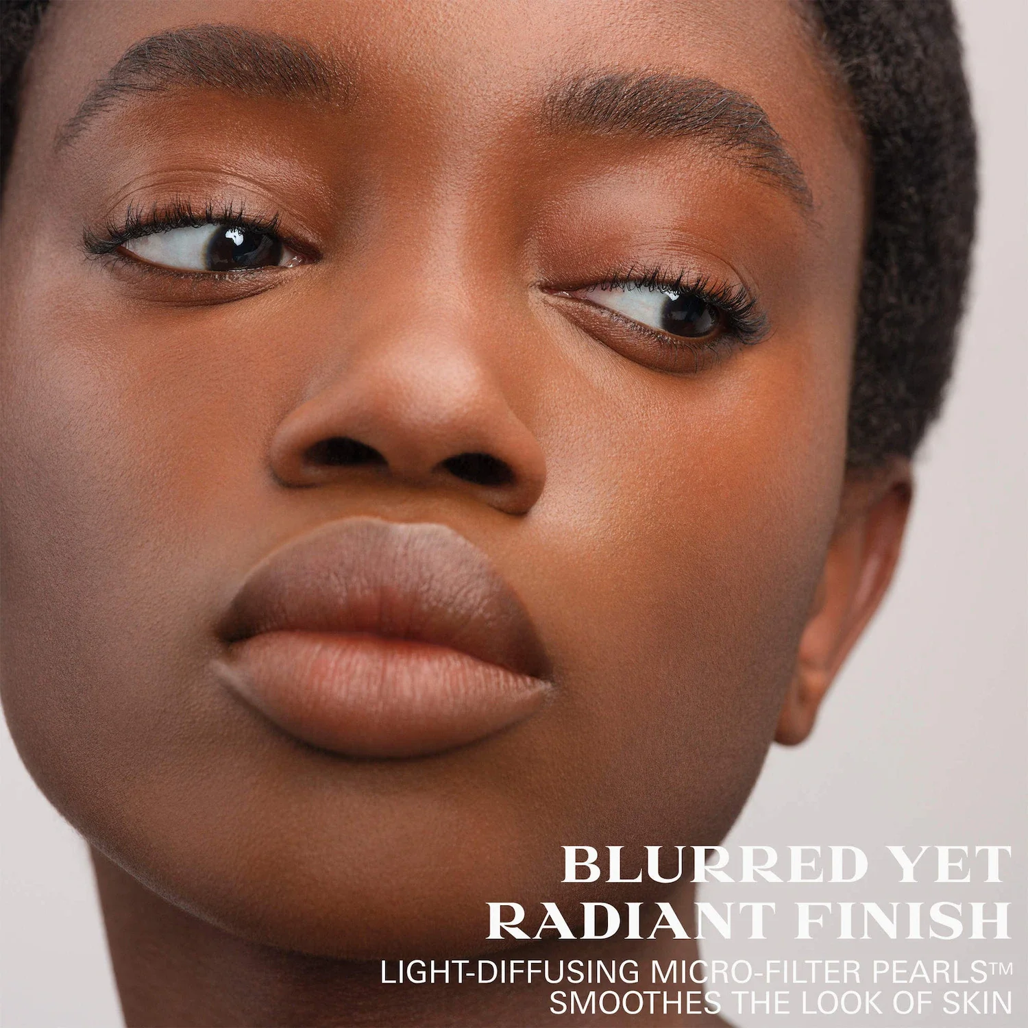 Micro-Correcting Blurring Radiant 24H Longwear Concealer with Peptides — foto 5 de 31
