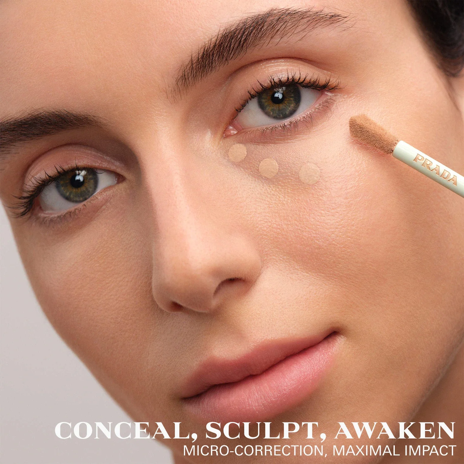 Micro-Correcting Blurring Radiant 24H Longwear Concealer with Peptides — foto 7 de 31
