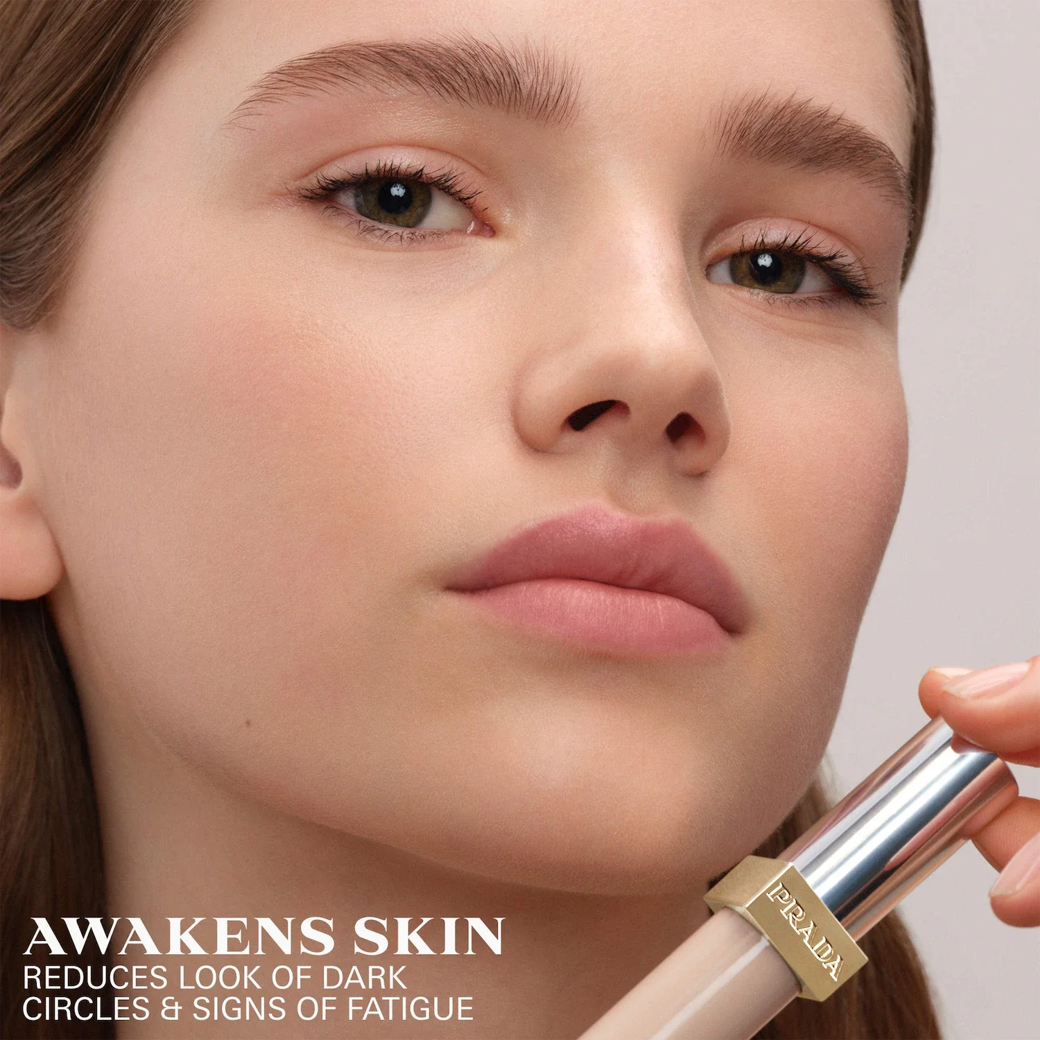 Micro-Correcting Blurring Radiant 24H Longwear Concealer with Peptides — foto 9 de 31
