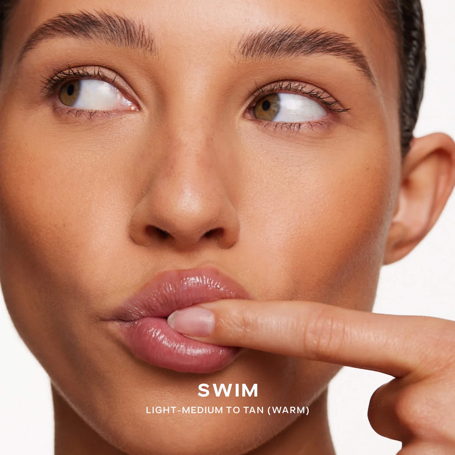Dew Bronze™ Soft-Focus Sculpting Liquid Bronzer — foto 5 de 14
