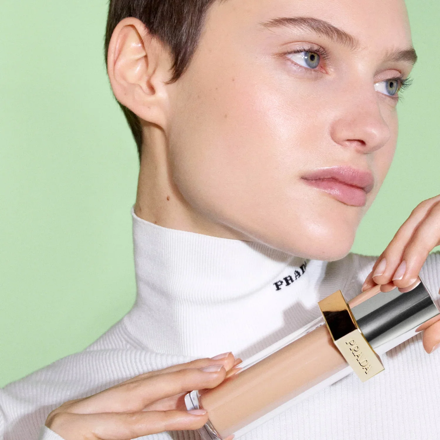 Reveal Skin-Optimizing Refillable Soft Matte Foundation — foto 8 de 49
