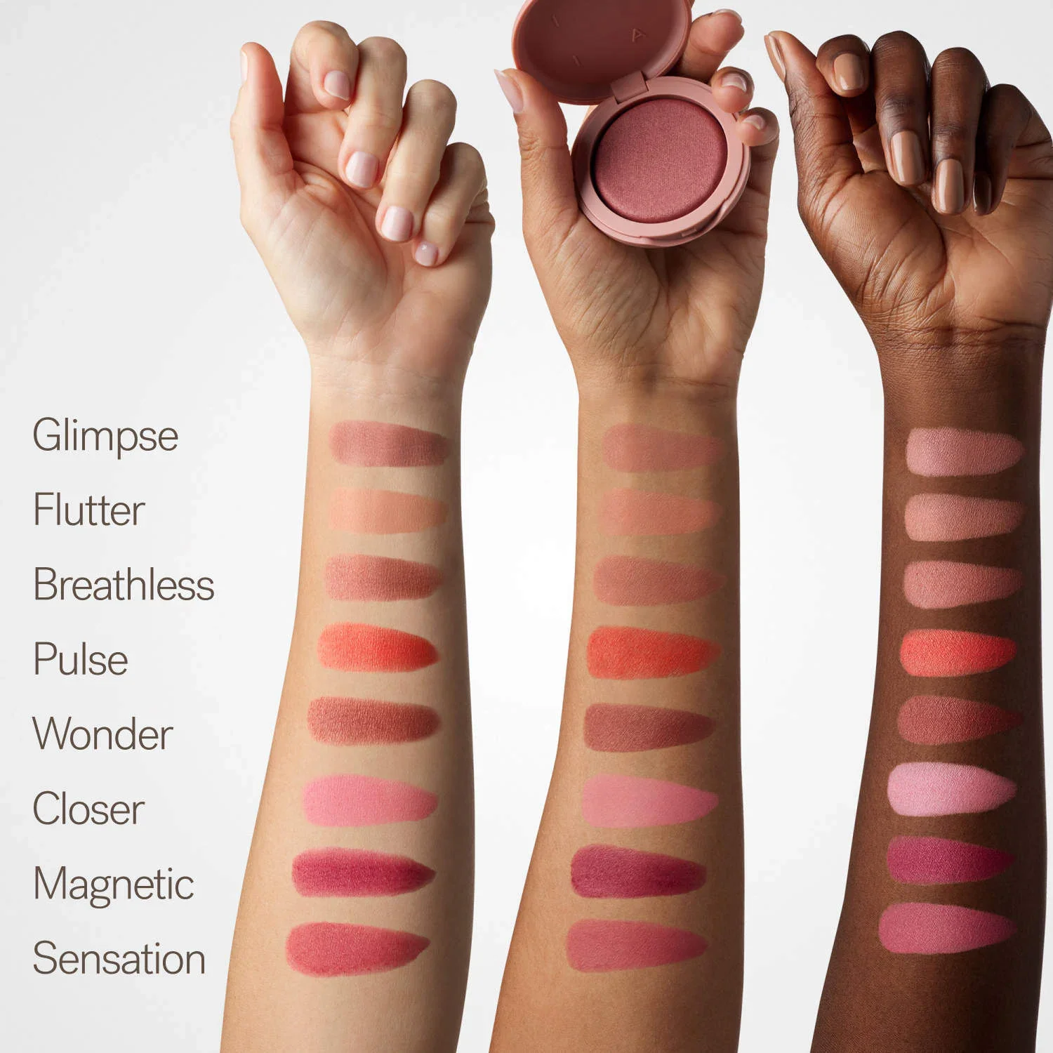 Soft Focus Blurring Blush - Talc-Free Powder Blush — foto 7 de 18